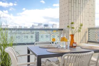 Bright 2BR - 4th floor, Balcony, Free Parking by Gravity Prague - Praga - 9