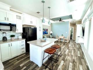 Camp Margaritaville Auburndale RV Resort and Cabana Cabins - 4