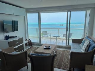 Apartamentos con playa privada y vista al mar - 0