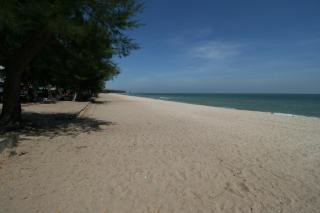 Beachfront Hotel Cha Am - Petchaburi - 3