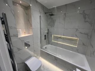 Queen Apartment - High Spec - En-Suites - 7 Guests - Abingdon - 5