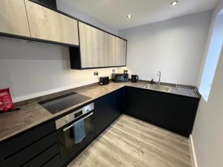 Queen Apartment - High Spec - En-Suites - 7 Guests - Abingdon - 6