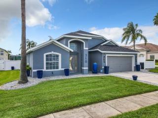 Pool home w movie theatre & game room - 3