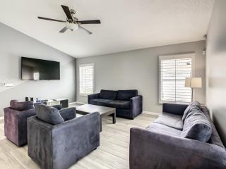Modern 4br Home W Pizza Oven & Bbq - Davenport - 8
