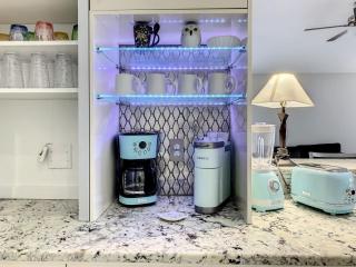 Modern 4br Home W Pizza Oven & Bbq - Davenport - 2