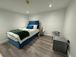 Entire Luxury Southgate House - Elland - 1