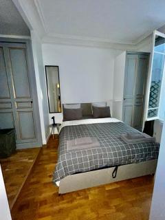 2 Bedroom with Spacious Terrace minutes from Champs Elysées - París - 8