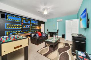 Spacious 6BR Pool Home w Game Room & Harry Potter Mickey Rooms Near Disney - 8