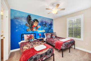 Spacious 6BR Pool Home w Game Room & Harry Potter Mickey Rooms Near Disney - Davenport - 7