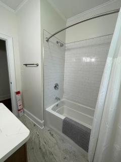 Renovated 1 Bedroom In Forest Hills - A - Durham - 4