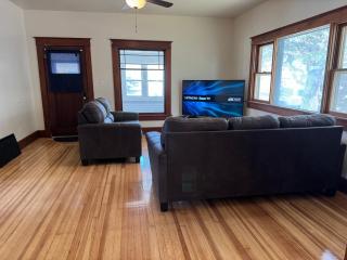 The Brewery House-Best Location! - Sidney - 6