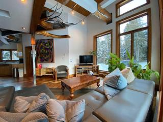 The Sculptural Nature Escape, hot tub, Billiards - 8