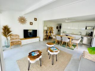 Palm Beach House, Stunning 2 bedrooms beachfront, Nettle Bay Beach Club - 3