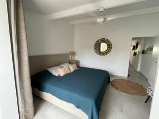 Palm Beach House, Stunning 2 bedrooms beachfront, Nettle Bay Beach Club - 2