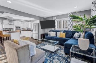 Bright Stylish hidden gem in Washington DC with King Bed 75inch tv and free parking - Washington - 3
