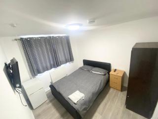 THE ROYAL BOUTIQUE HEATHROW LODGE by LONDON - 1