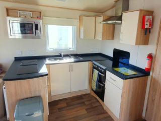 Luke's Hideaway at Seal Bay Resort - Selsey - 5