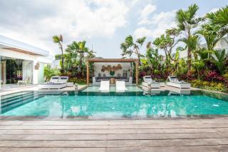 Modern 4 Br Villa 400m To The Beach In Canggu - Canggu - 1