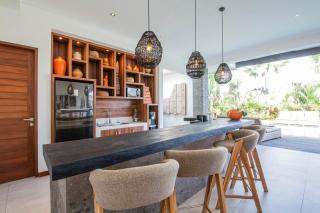 Stunning 6 Bedroom Villa Only 400m to the Beach - 7