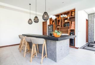 Splendid 6BR Villa, Just 400m to the Shoreline - 2