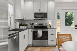 Modern Guest House Near Downtown! - 4