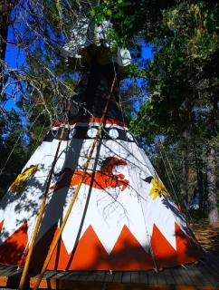 Wild Horses Luxury Tipi - Adjustable King Bed - - 9