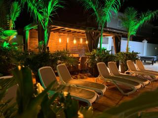 Self Catering Luxury Villa in the beautiful area of Puerto Santiago Tenerife with 5 bedrooms 2 Sofabeds for up to 10 guests private swimming pool and many other activities to entertain the family Secure parking for 2 cars and disabled access throughout - Puerto de Santiago - 7