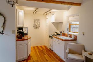 Dos Hermanas Casita 6 Downtown Courtyard Patio - 4