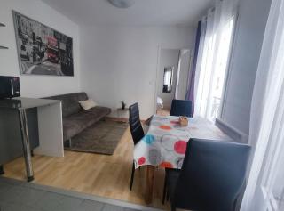 Facile d'accès et entretenu par femme de ménage - París - 0
