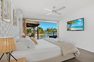 Sandy Shores - Large Family Retreat - Gold Coast - 8