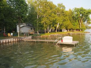 Birch Shores Resort - The Aspen Cottage - Empire - 3