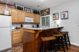 Condo At Wintergreen Walk To Slope, Pool Access - Wintergreen - 5