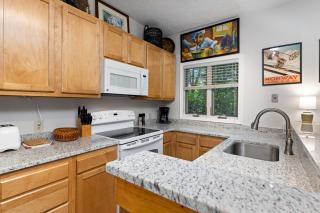 Condo At Wintergreen Walk To Slope, Pool Access - Wintergreen - 4