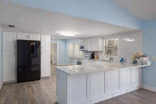 Gorgeous Ranch Style Pool Home on One Acre Lot - Fort Myers - 8
