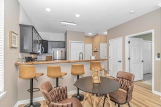 Completely Renovated Queen Suite with LED Fireplace! The Fairways 5E - 3