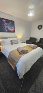 Deluxe Town Centre 2 Bedroom Apartment - Stevenage - 9