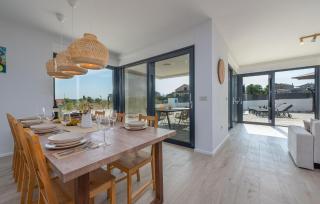 4 Bedroom Cozy Home In Poljica Brig - - 4