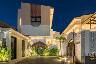 Azure Luxe Boutique Villa in Canggu-Pool Side 2 - Canggu - 4
