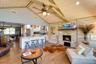 Lakeside Retreat on 10 Secluded Acres - Fairfield Bay - 7