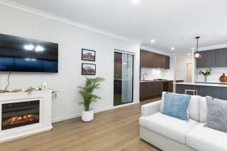 Everhome Lakeside Home - Berwick - 7