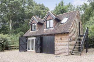 Cosy, private, cabin suit couples looking for a retreat and business traveller, near Frieth - 0