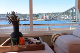 Panoramic Harbour View Apartment - 1