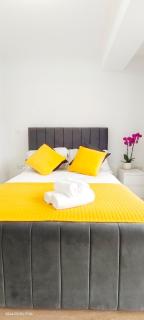 Spacious 2B2B Apartment with Garden - 4