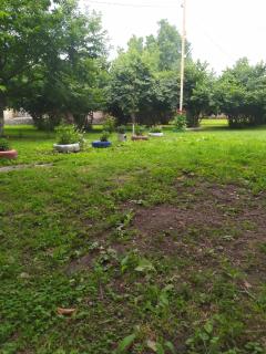 HOUSE WITH A LARGE YARD - 8