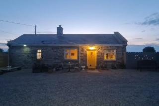 Charming Farmland Escape in the Heart of Ireland - 4