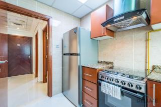 Sophisticated 1BR Apartment in Marina Pinnacle, Dubai Marina by Deluxe Holiday Homes - Dubai - 4