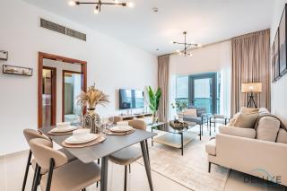 Sophisticated 1BR Apartment in Marina Pinnacle, Dubai Marina by Deluxe Holiday Homes - Dubai - 8