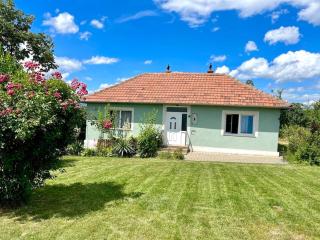 Cozy House In the Outskirts - Pristina - 9
