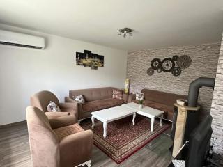 Cozy House In the Outskirts - 6