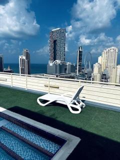 Gorgeous 2BR with Pool w Dubai Wheel View - Dubai - 3